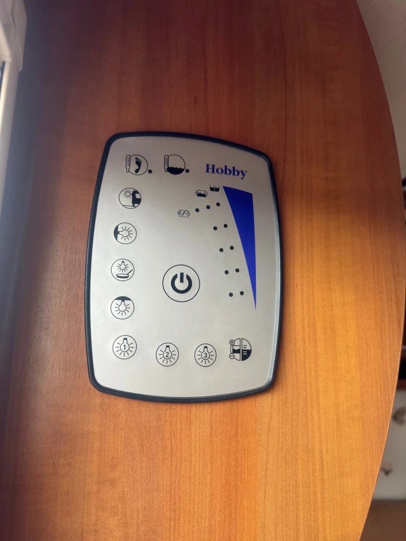 Каравана Hobby Excellent Климатик , снимка 8 - Каравани и кемпери - 52324453