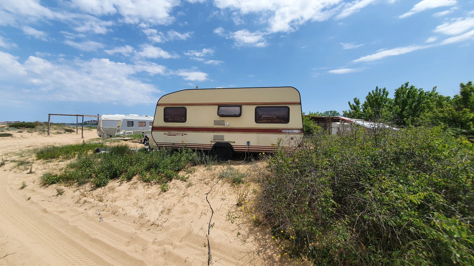 Каравана LMC luxus 500 на плаж Градина