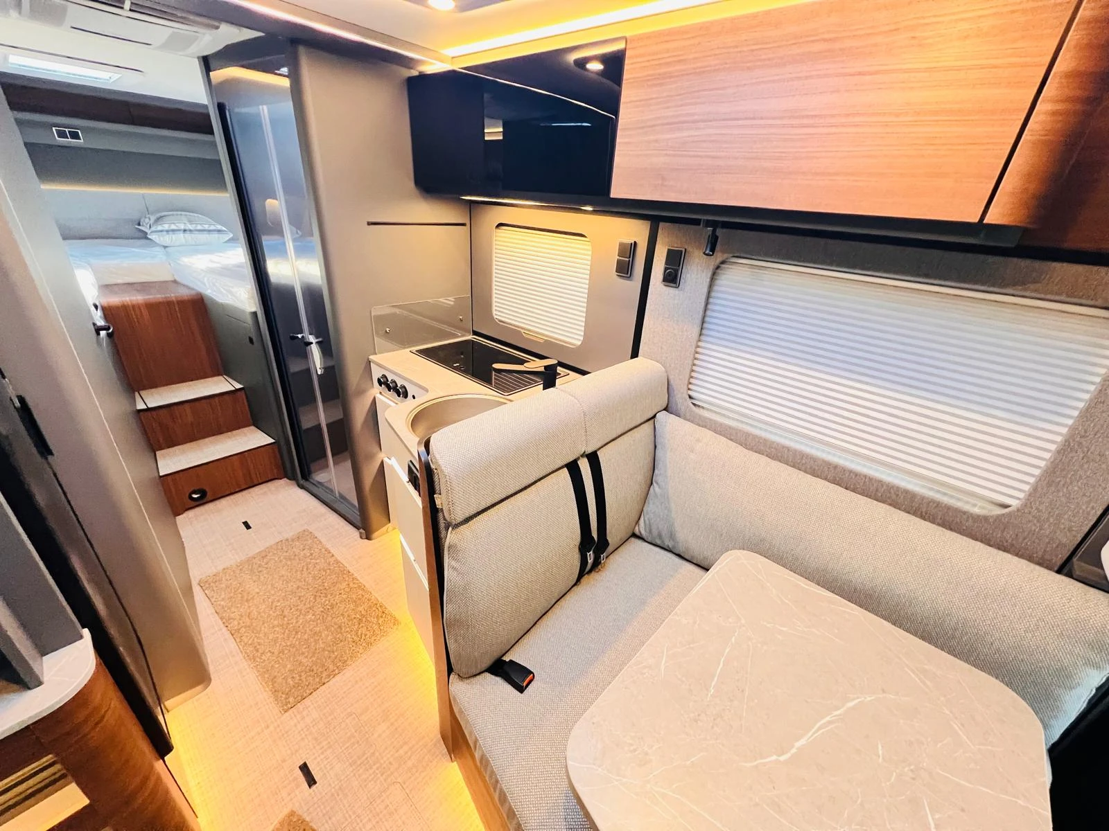 Кемпер HYMER / ERIBA BMC I 680 3500 кг. SLS-шаси КЛИМАТИК, снимка 8 - Каравани и кемпери - 53757104