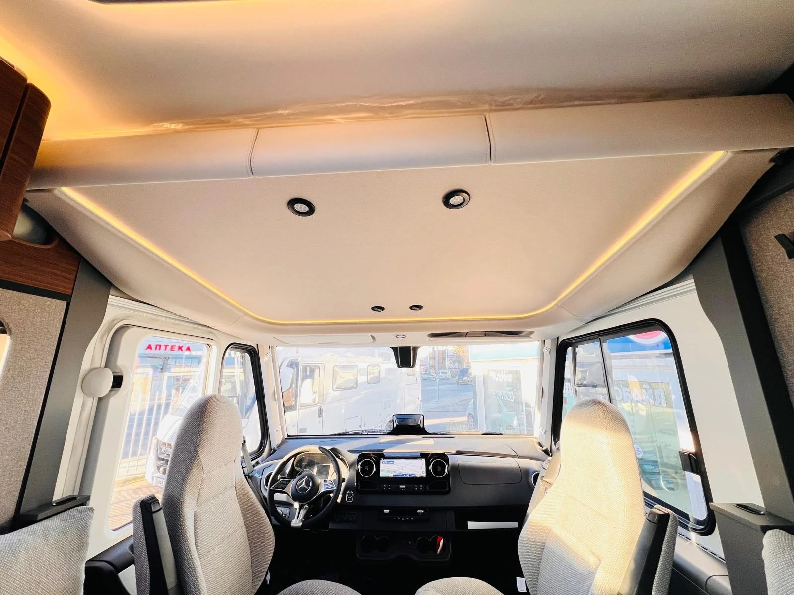 Кемпер HYMER / ERIBA BMC I 680 3500 кг. SLS-шаси КЛИМАТИК, снимка 11 - Каравани и кемпери - 53757104