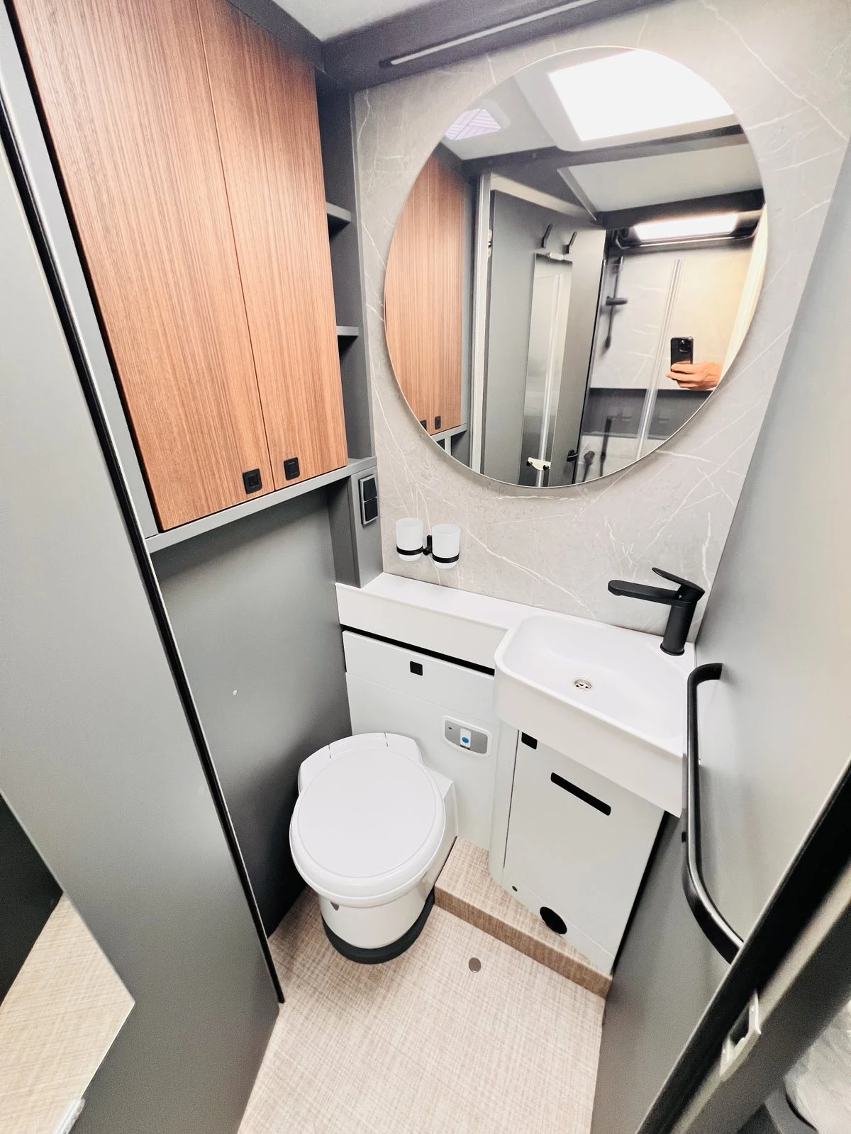 Кемпер HYMER / ERIBA BMC I 680 3500 кг. SLS-шаси КЛИМАТИК, снимка 16 - Каравани и кемпери - 53757104