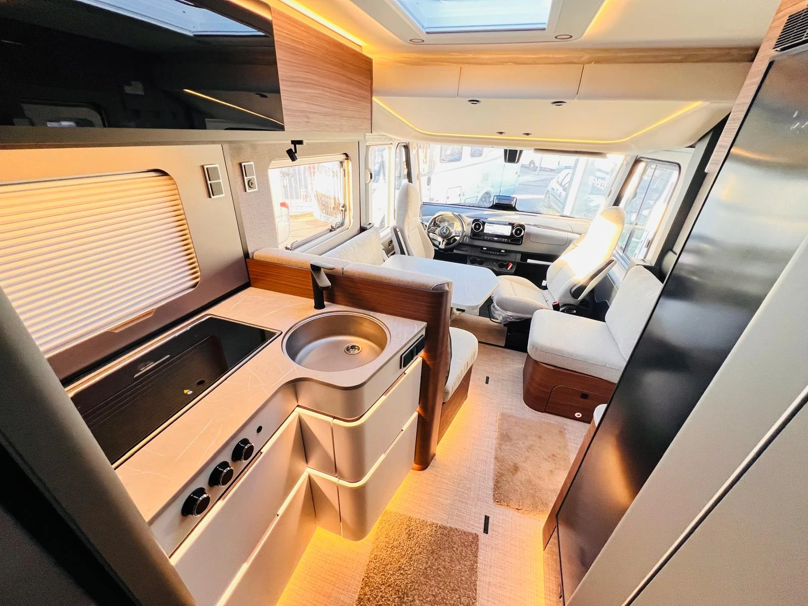 Кемпер HYMER / ERIBA BMC I 680 3500 кг. SLS-шаси КЛИМАТИК, снимка 13 - Каравани и кемпери - 53757104