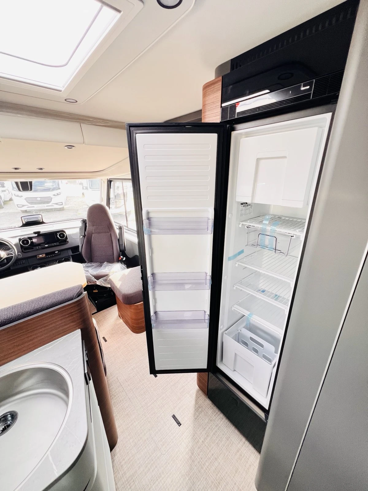 Кемпер HYMER / ERIBA BMC I 680 3500 кг. SLS-шаси КЛИМАТИК, снимка 12 - Каравани и кемпери - 53757104