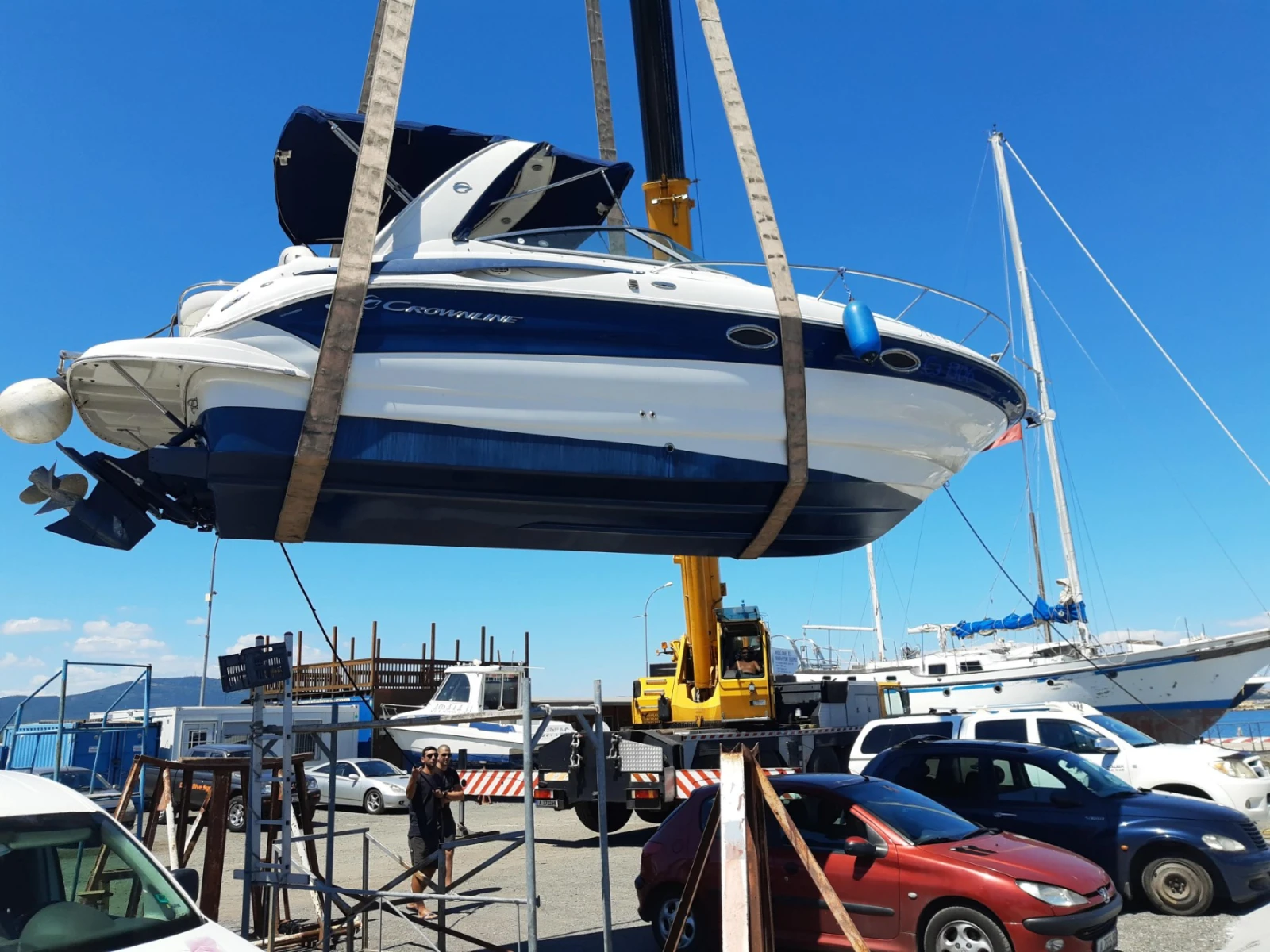 Моторна яхта Crownline 250 CR - изображение 5