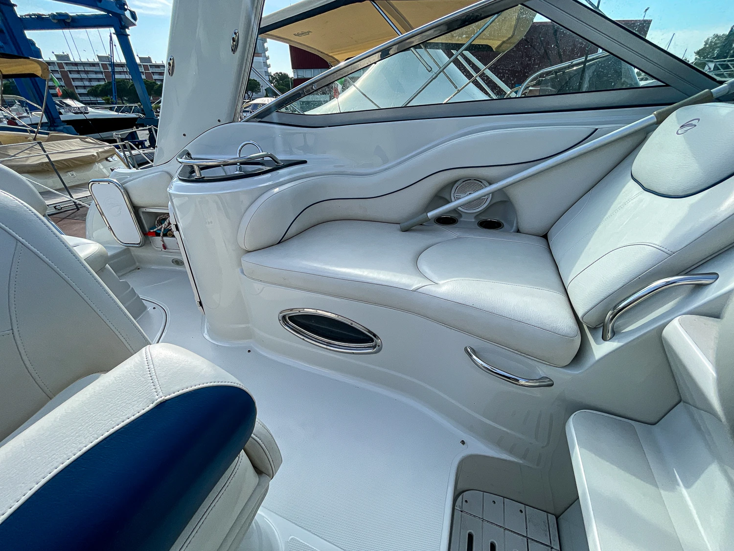 Моторна яхта Crownline 250 CR - изображение 6