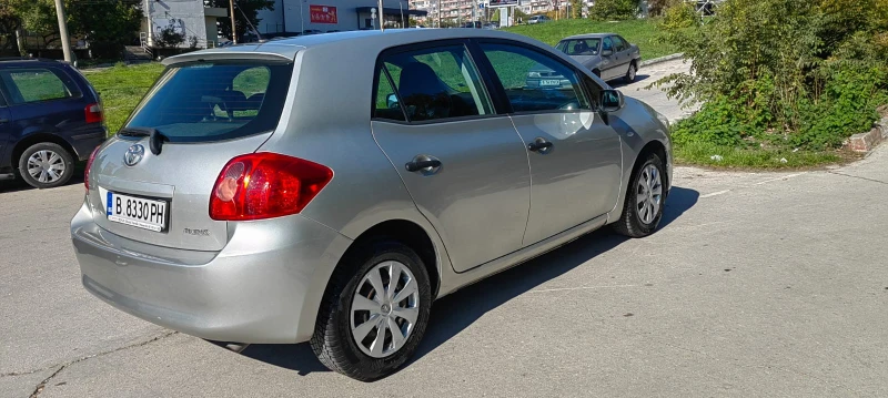 Toyota Auris 1.4i, снимка 11 - Автомобили и джипове - 47107753