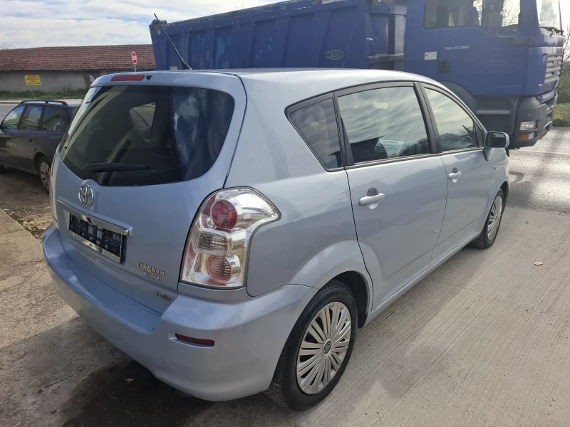 Toyota Corolla verso 2.2, снимка 5 - Автомобили и джипове - 48144083