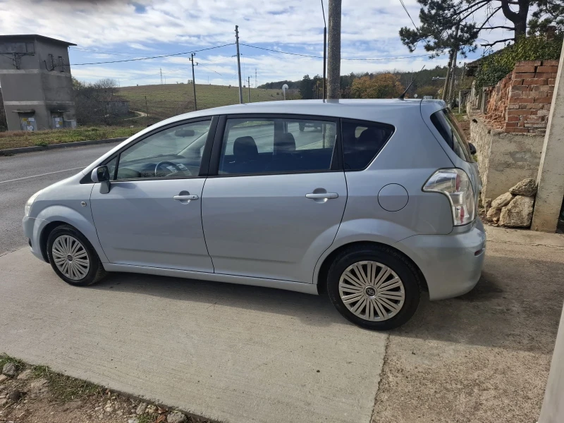 Toyota Corolla verso 2.2, снимка 4 - Автомобили и джипове - 48144083