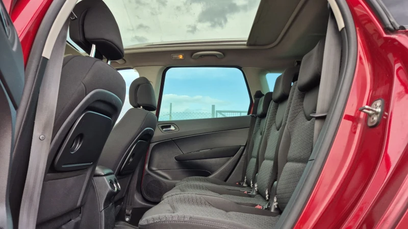 Peugeot 308 1.6i 140hp * Автомат * Панорама* КАТО НОВ* , снимка 11 - Автомобили и джипове - 50023727
