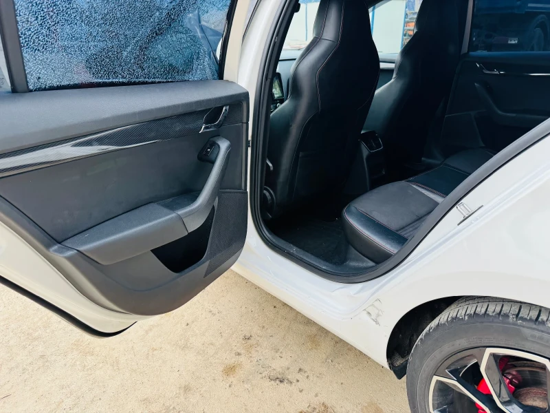 Skoda Octavia * VRS* 184ks* LED* , снимка 16 - Автомобили и джипове - 52100048