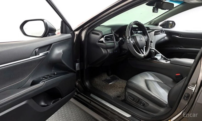 Toyota Camry, снимка 10 - Автомобили и джипове - 53516301