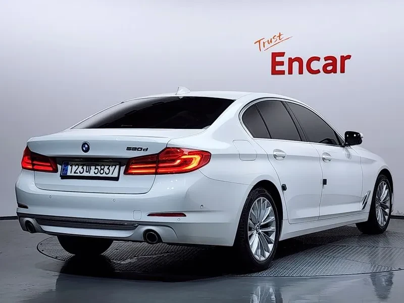 BMW 520 d-MSport - САМО 30% АВАНС, снимка 2 - Автомобили и джипове - 55740805