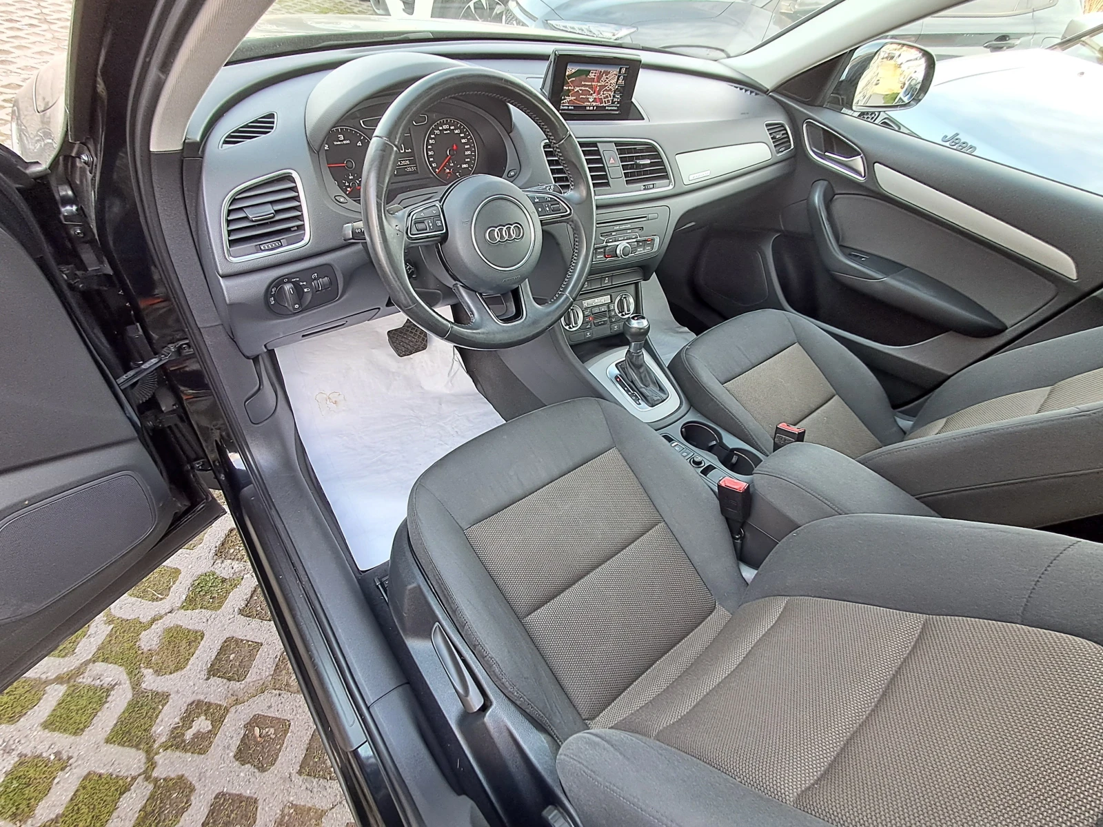 Audi Q3 4X4 РЕАЛ КМ FULL ИЗКЛЮЧИТЕЛА СЕРВ КНИЖ ЛЕД ПАНОРАМ, снимка 6 - Автомобили и джипове - 12148932