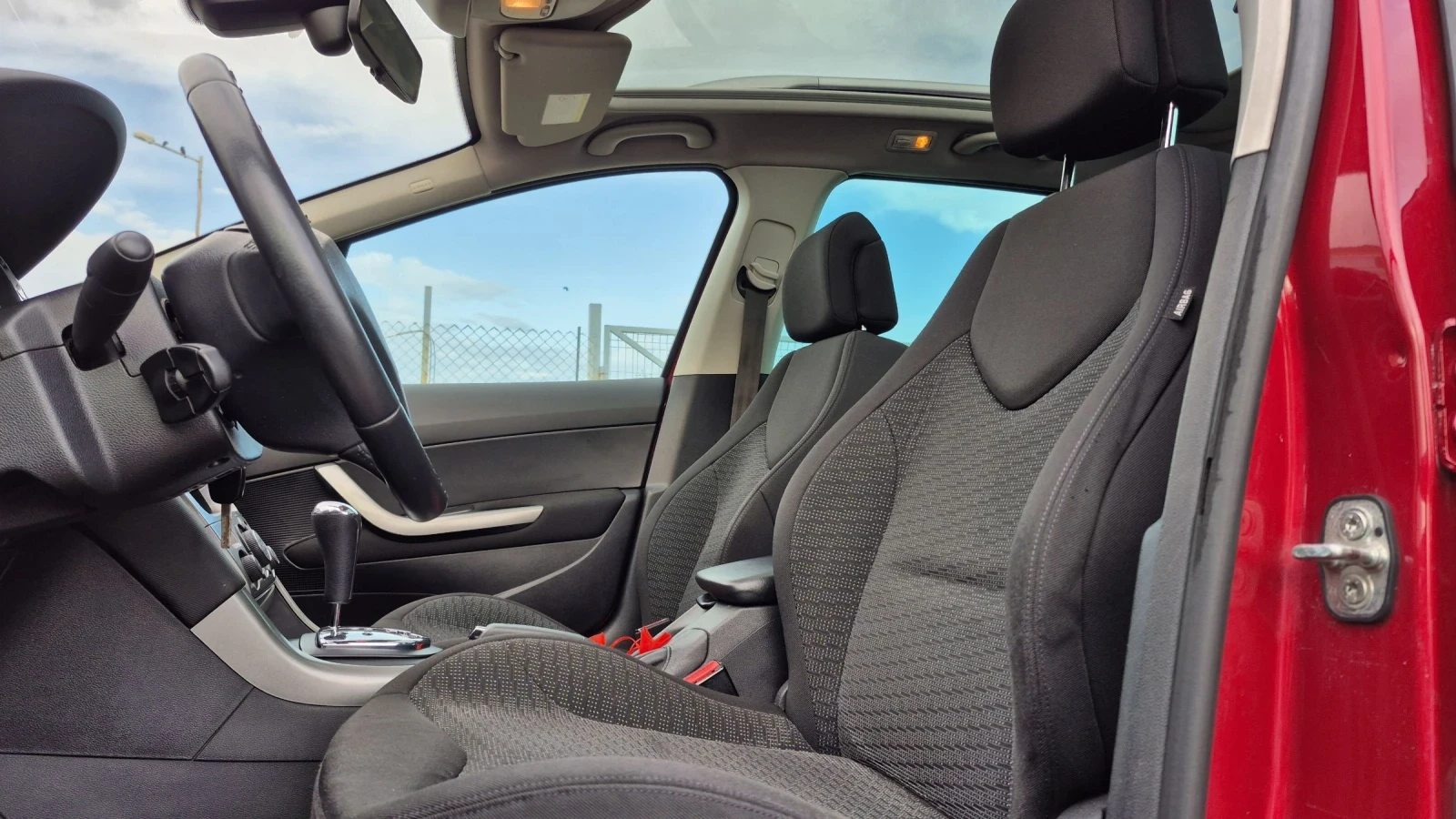 Peugeot 308 1.6i 140hp * Автомат * Панорама* КАТО НОВ* ПРОМО - изображение 10