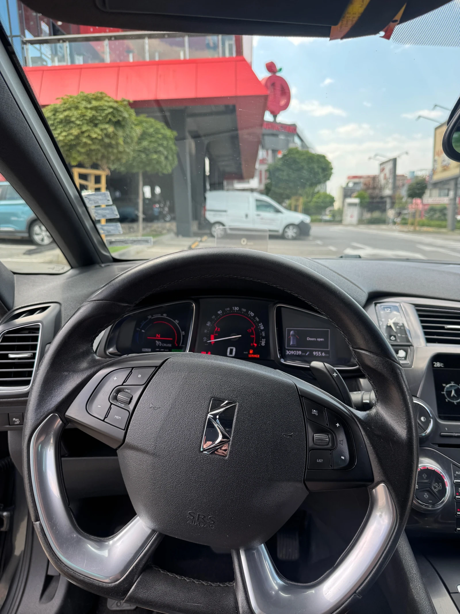 Citroen DS5 2.0 HYBRID - изображение 9