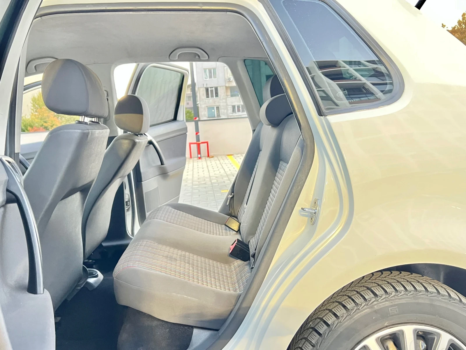 VW Polo 1.4i 2009г Highline | Mobile.bg — изображение 11