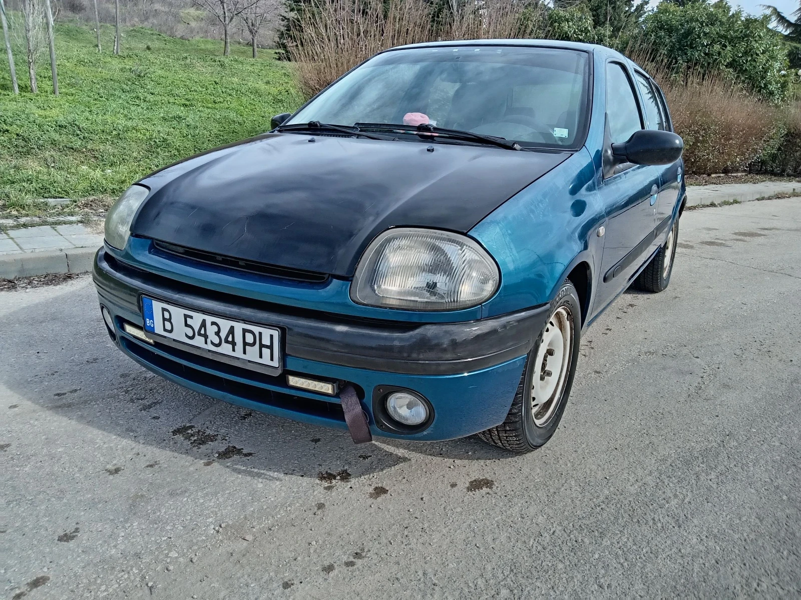 Renault Clio 1.4, снимка 2 - Автомобили и джипове - 53702769