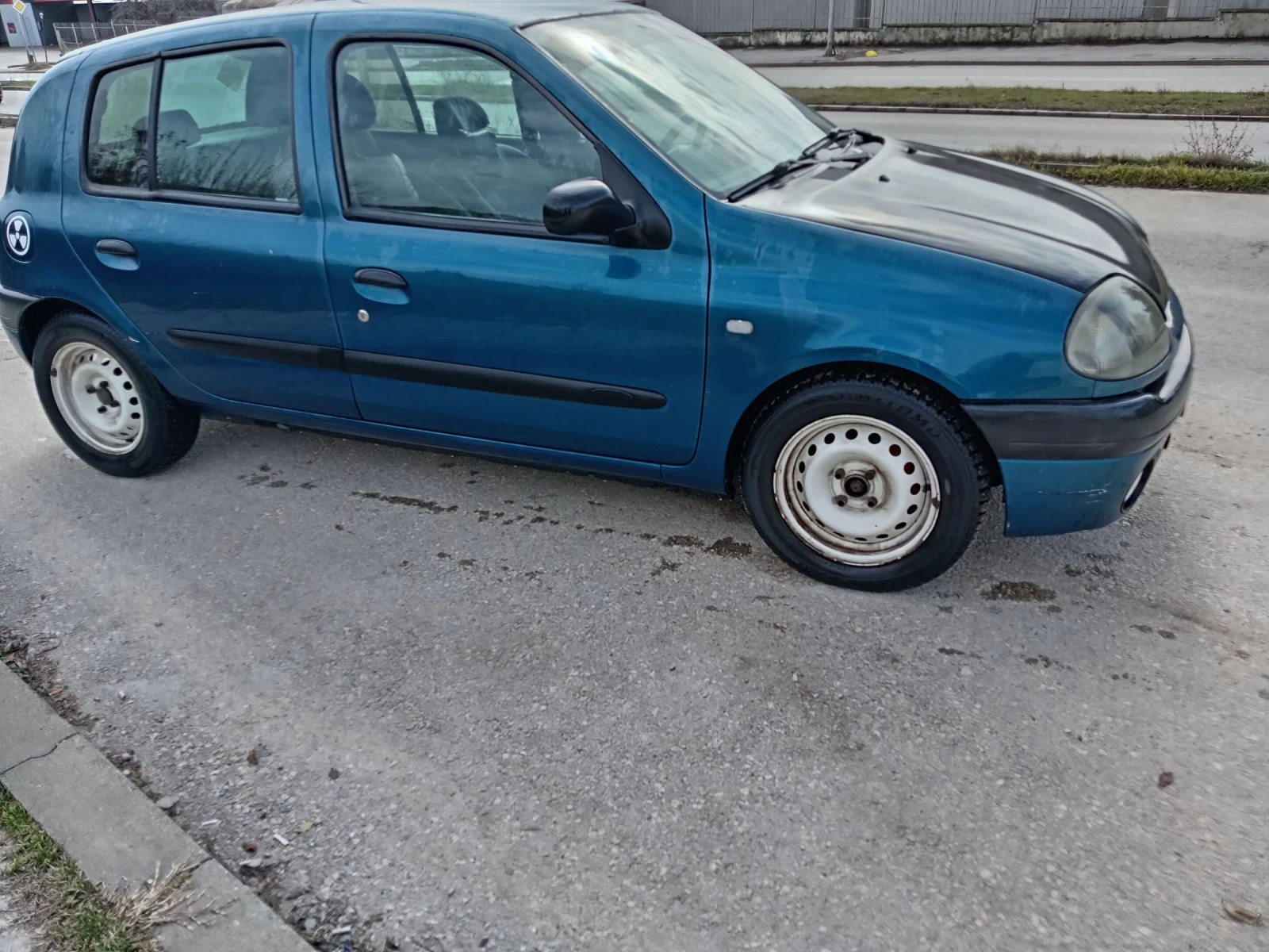 Renault Clio 1.4, снимка 5 - Автомобили и джипове - 53702769