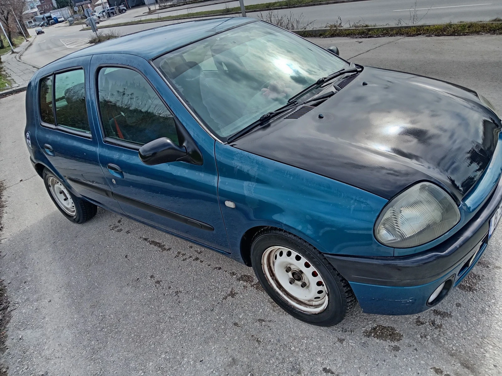 Renault Clio 1.4, снимка 4 - Автомобили и джипове - 53702769