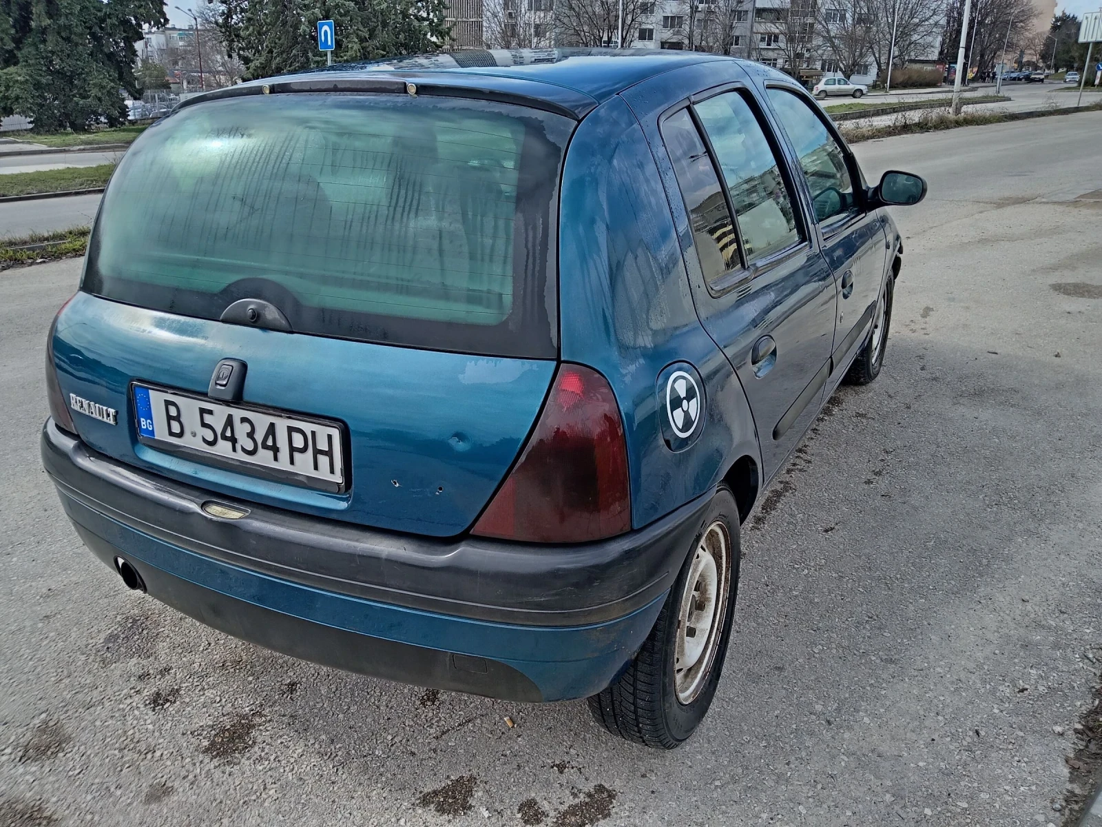 Renault Clio 1.4, снимка 6 - Автомобили и джипове - 53702769