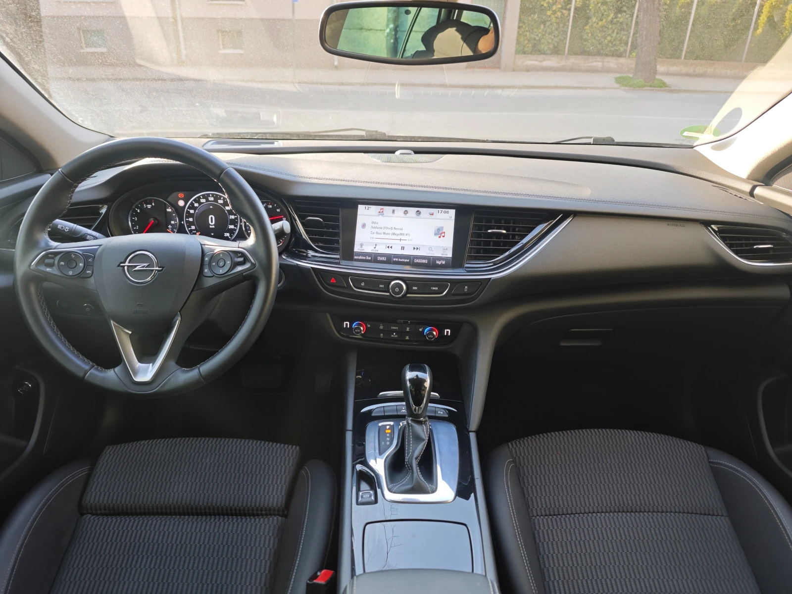 Opel Insignia B Sports Tourer 8 скорости, снимка 9 - Автомобили и джипове - 53851805