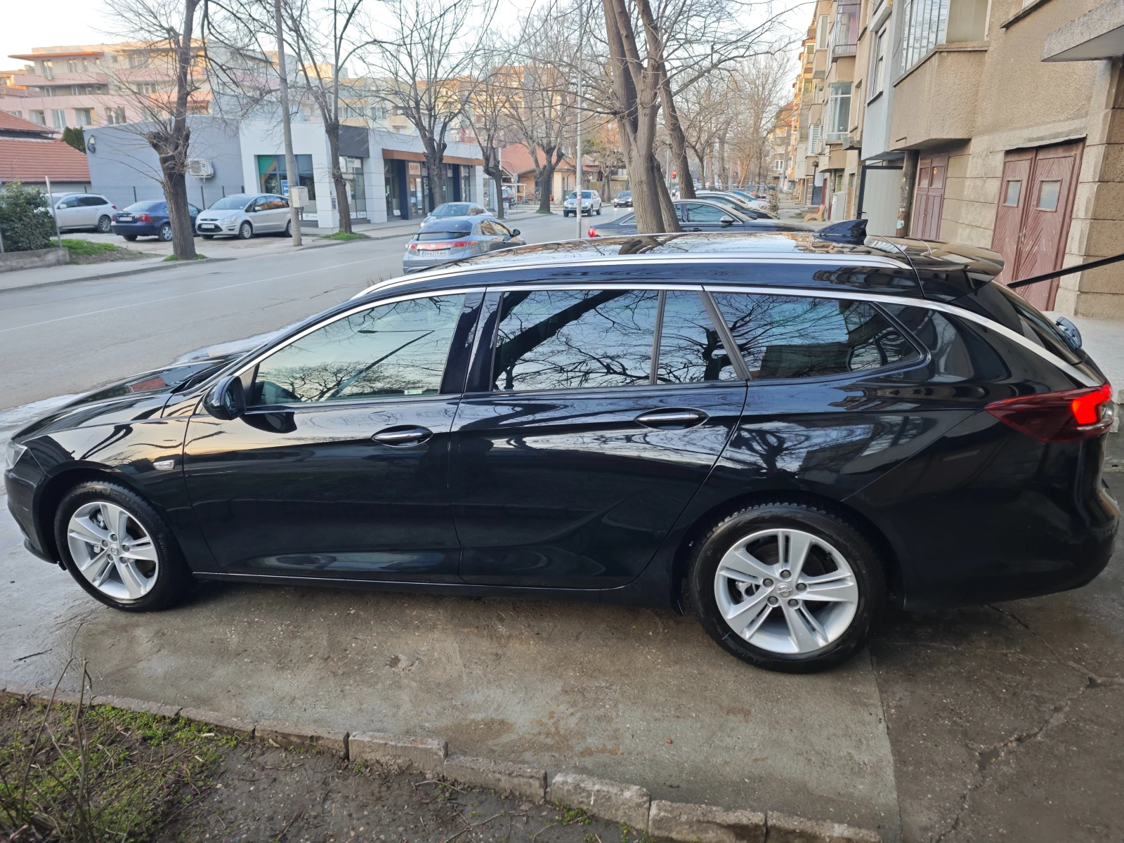 Opel Insignia B Sports Tourer 8 скорости, снимка 4 - Автомобили и джипове - 53851805