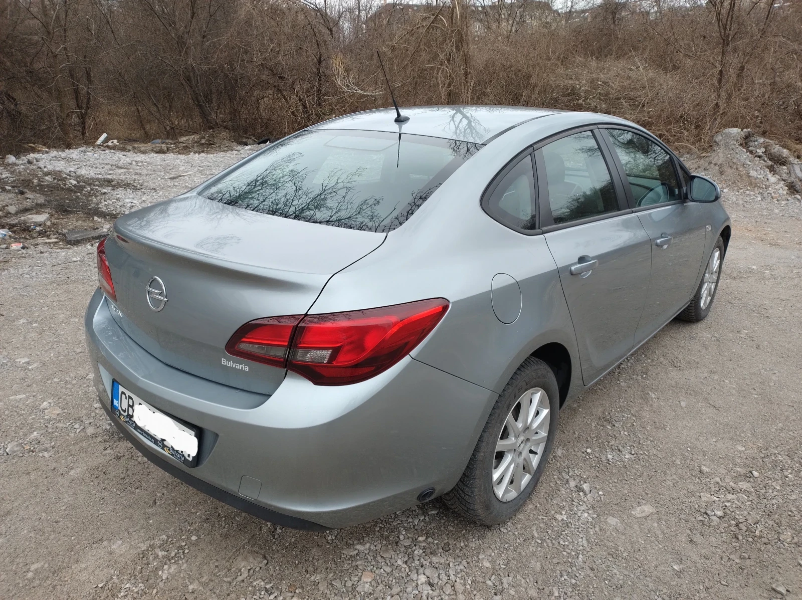 Opel Astra J 1.6 от БГ - ГАЗ, снимка 2 - Автомобили и джипове - 54115704