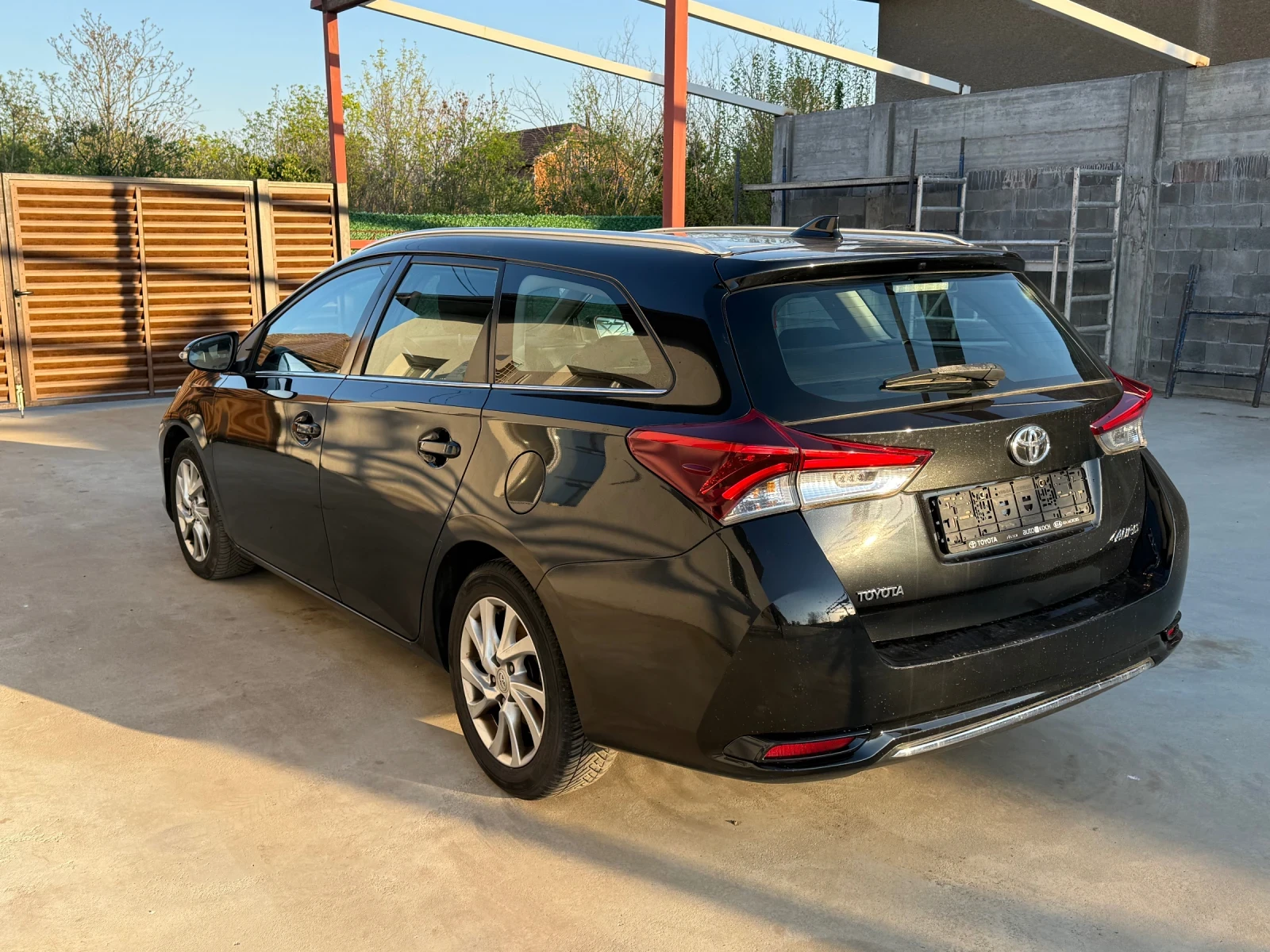 Toyota Auris 1, 6 diesel , снимка 5 - Автомобили и джипове - 54392772
