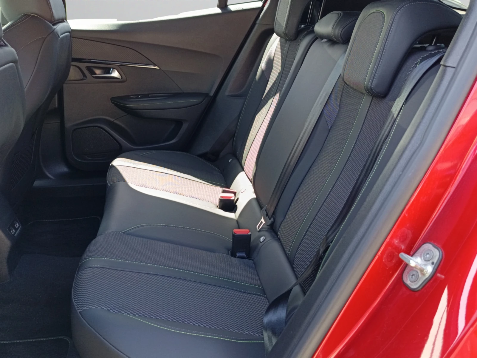 Peugeot 2008 GT, снимка 14 - Автомобили и джипове - 54423163