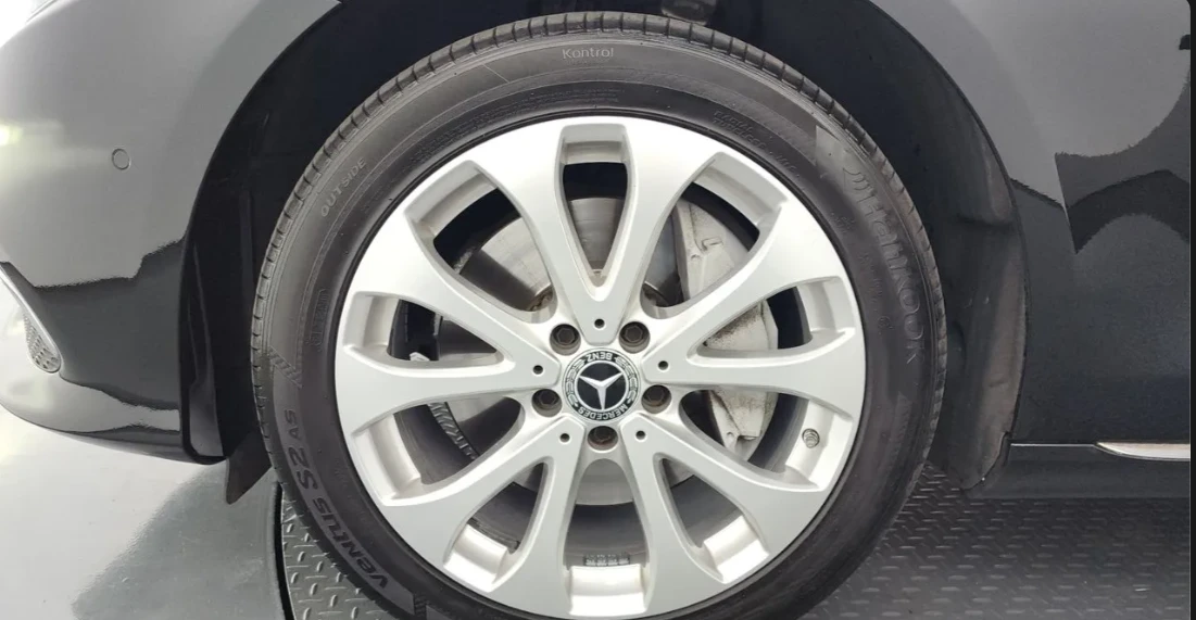 Mercedes-Benz E 300 4MATIC, снимка 5 - Автомобили и джипове - 54594740