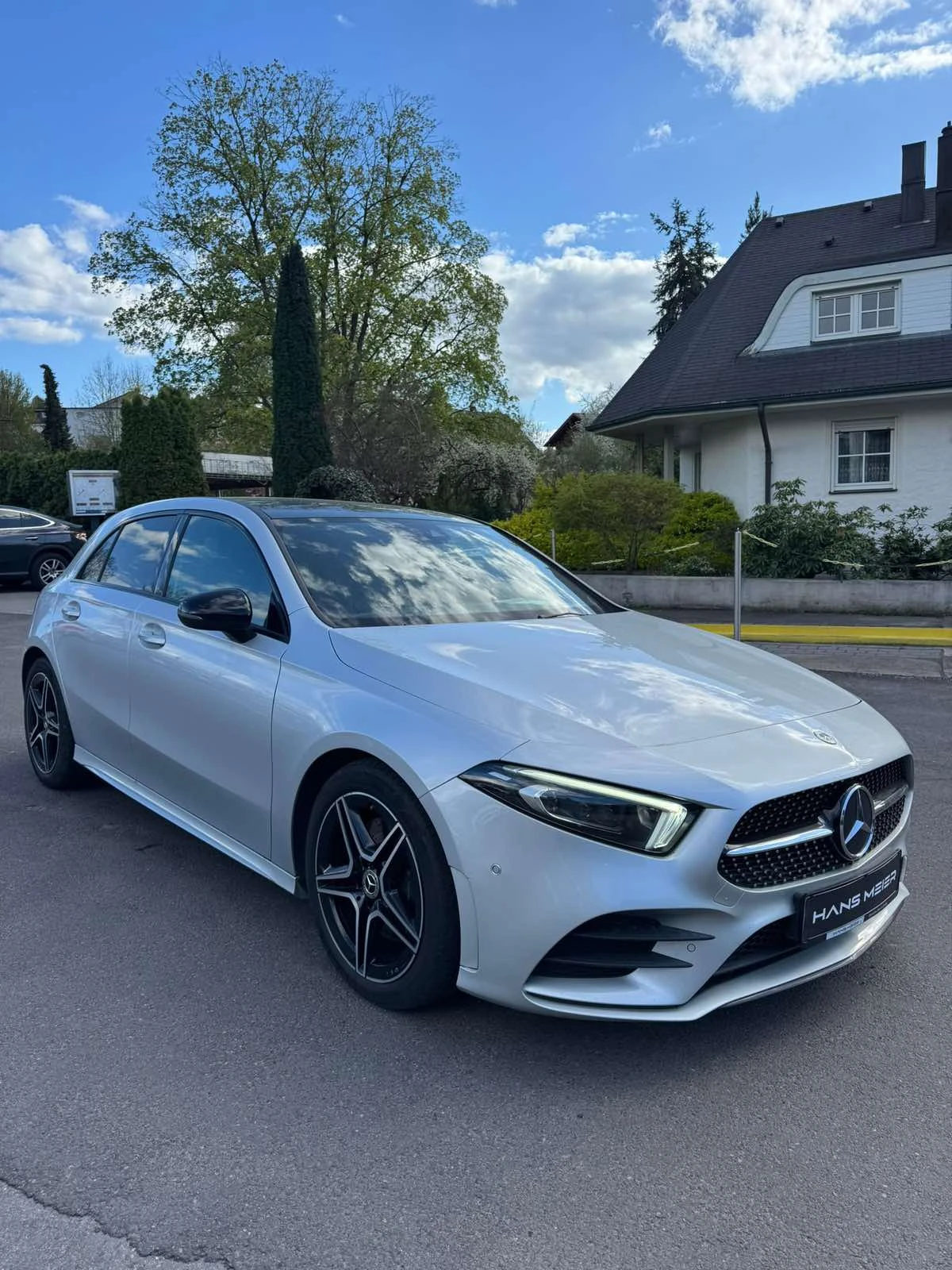 Mercedes-Benz A 220 4Matic* AMG* Pano* , снимка 4 - Автомобили и джипове - 54854956