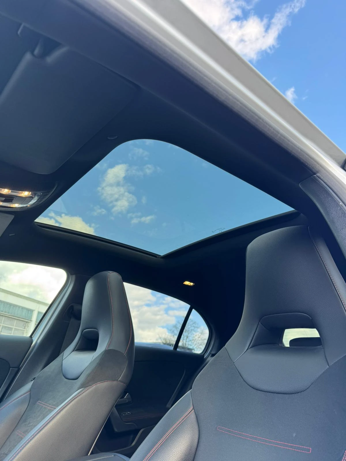 Mercedes-Benz A 220 4Matic* AMG* Pano* , снимка 7 - Автомобили и джипове - 54854956