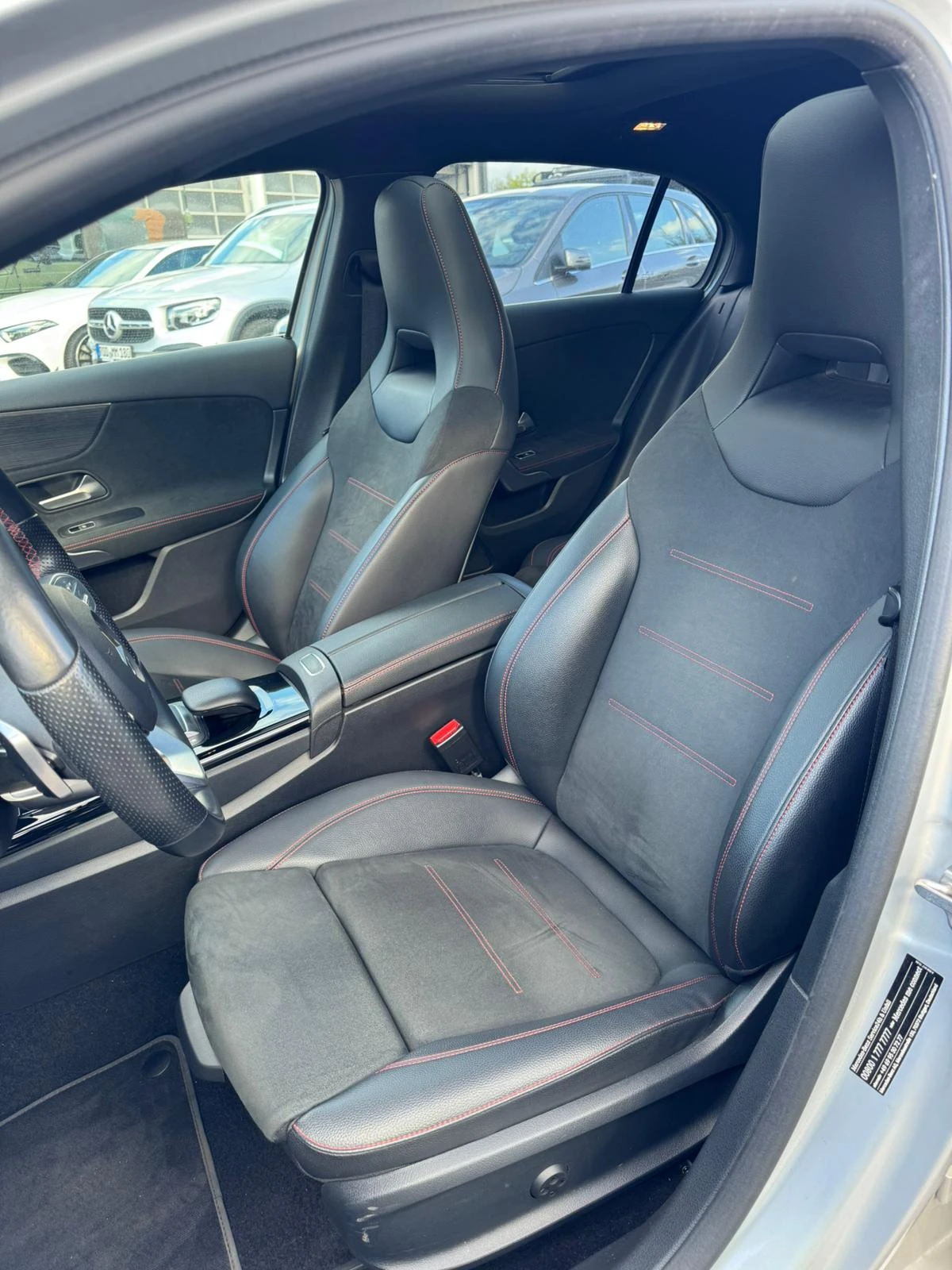 Mercedes-Benz A 220 4Matic* AMG* Pano* , снимка 5 - Автомобили и джипове - 54854956
