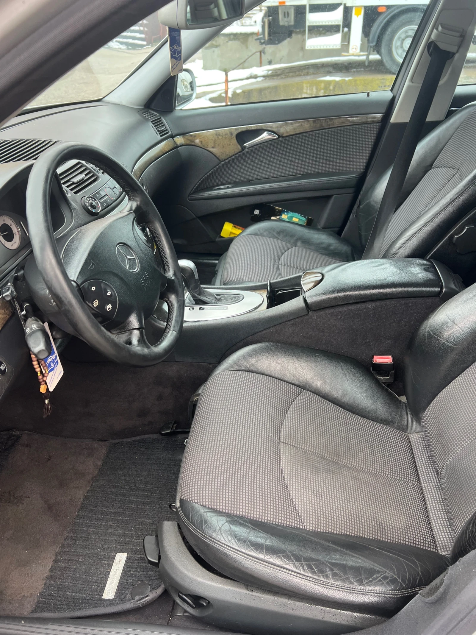 Mercedes-Benz E 220, снимка 6 - Автомобили и джипове - 55006293