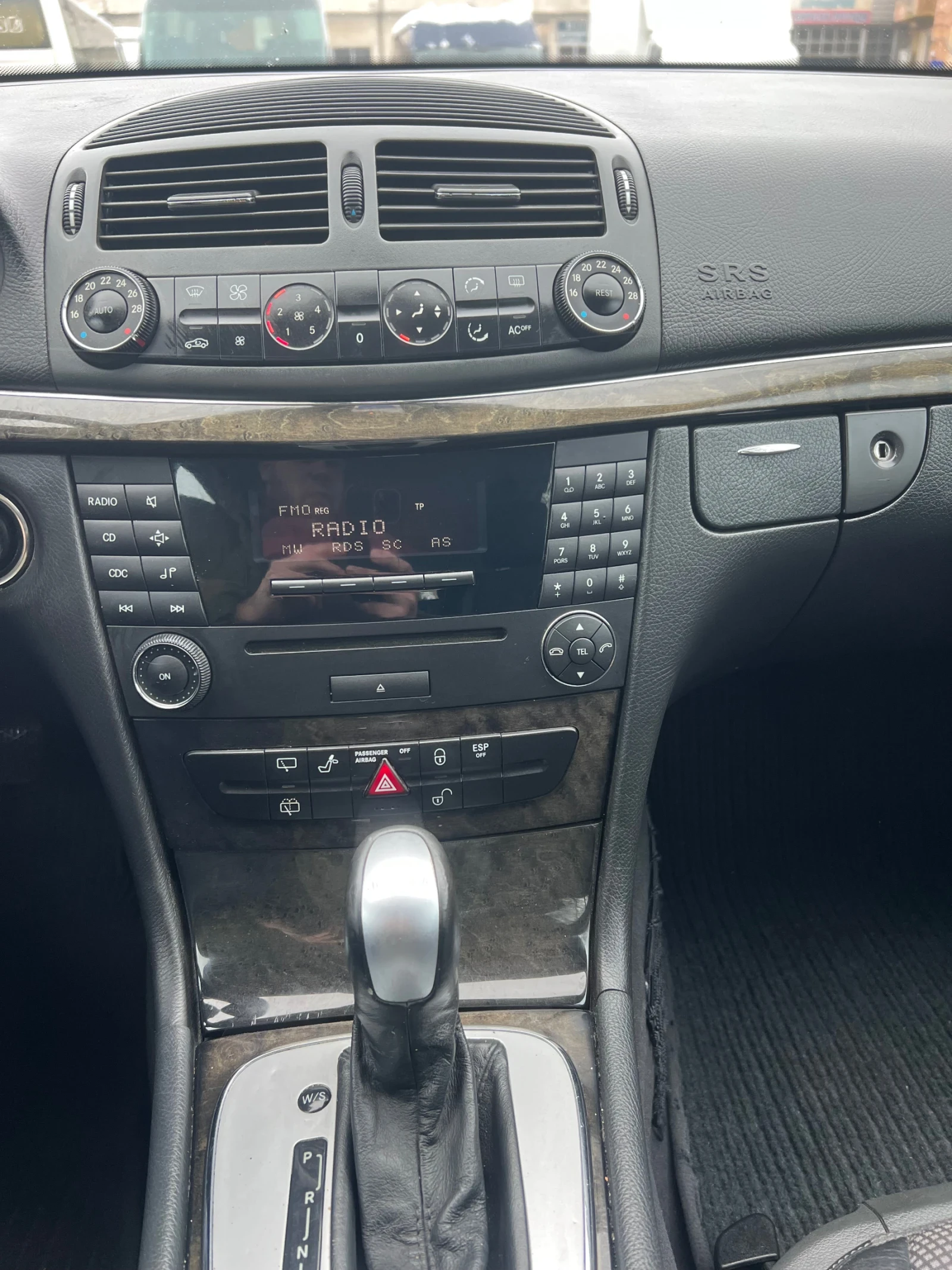 Mercedes-Benz E 220, снимка 8 - Автомобили и джипове - 55006293