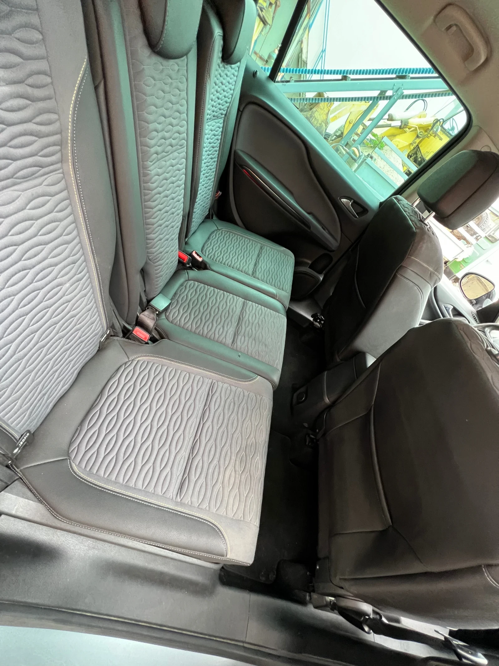 Opel Zafira Tourer 1.6, снимка 9 - Автомобили и джипове - 55256285