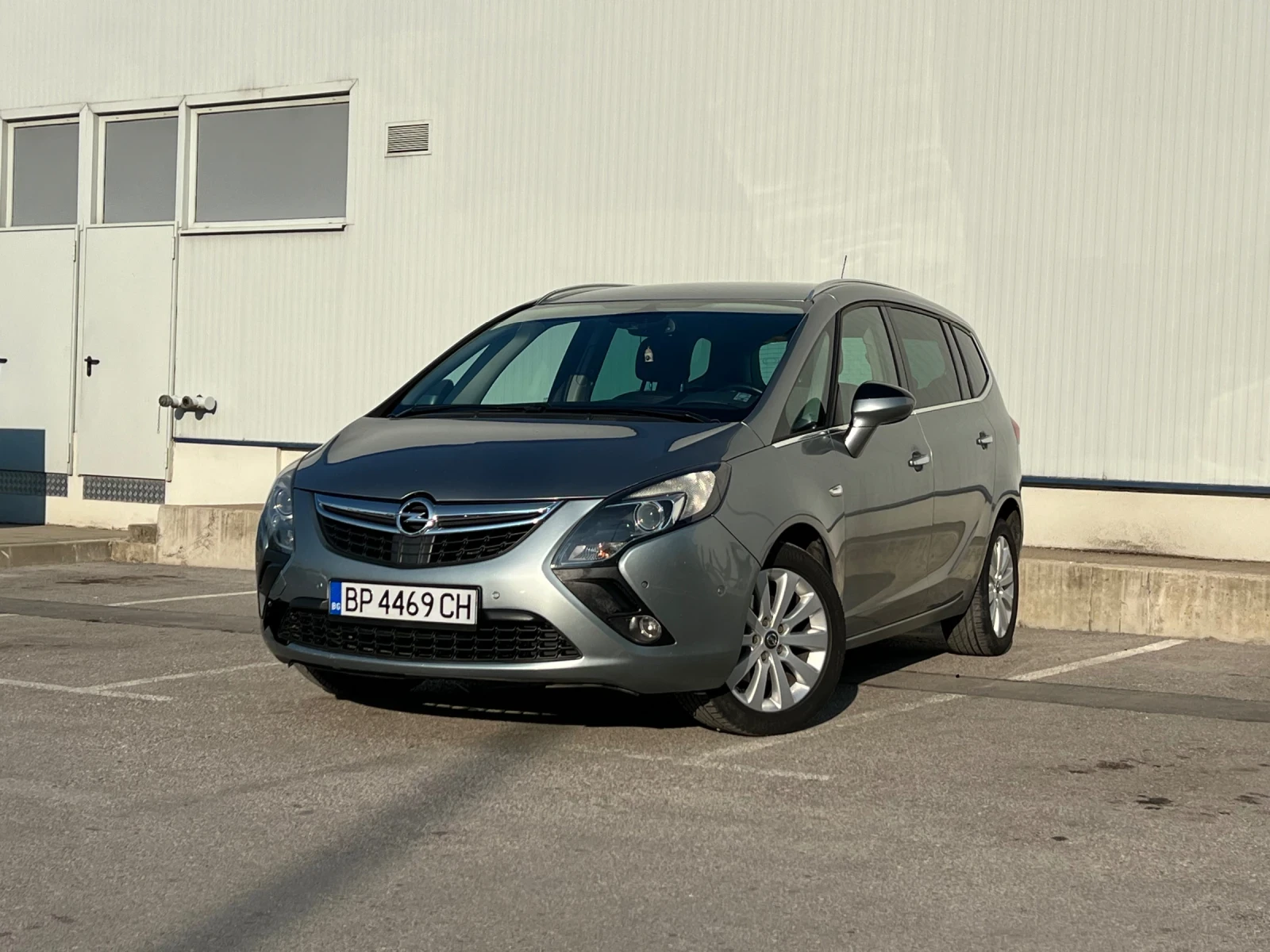Opel Zafira Tourer 1.6, снимка 2 - Автомобили и джипове - 55256285