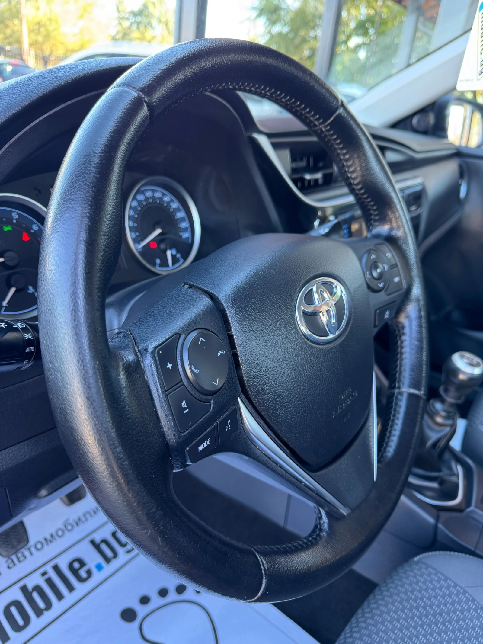 Toyota Corolla 1.6VVT-i, снимка 10 - Автомобили и джипове - 56344449