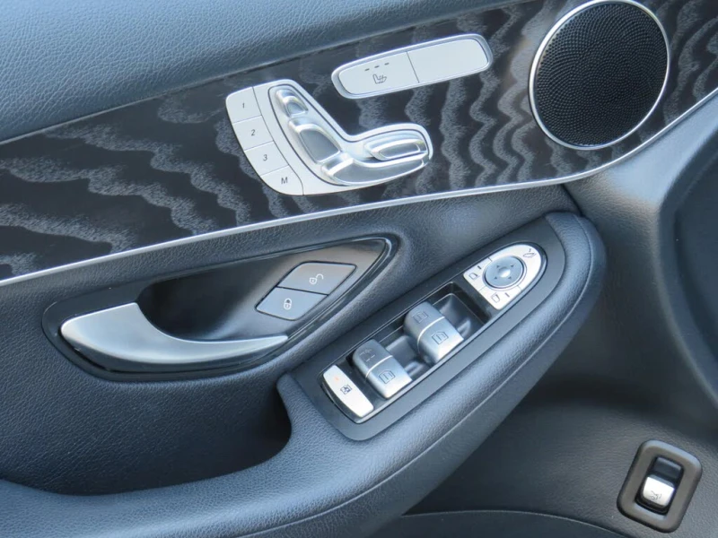 Mercedes-Benz GLC 300 4MATIC PANO* ПОДГРЕВ* 360CAM* BLINDSPOT* , снимка 11 - Автомобили и джипове - 52535638