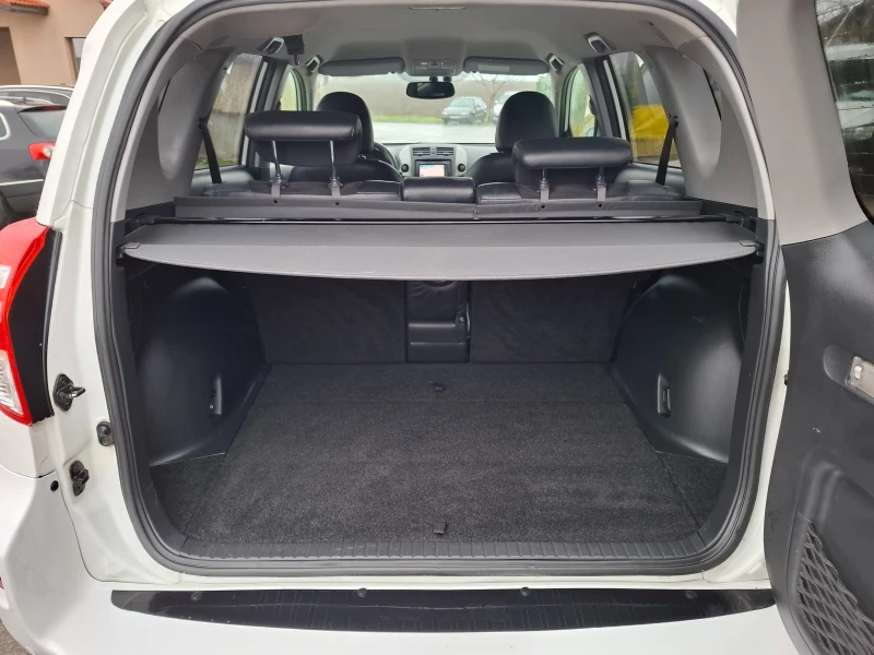 Toyota Rav4 2.2D4D Navi Кожа Подгрев, снимка 12 - Автомобили и джипове - 52669145