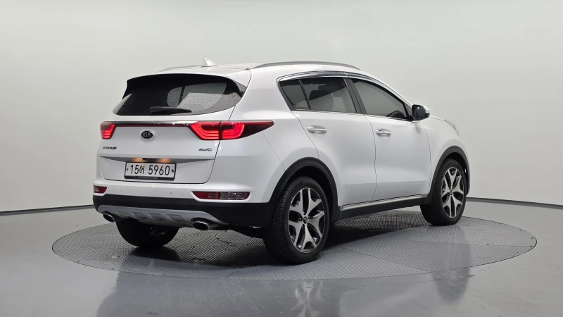 Kia Sportage 2.0CRDI/4x4/Пълна сервизна история !!!, снимка 2 - Автомобили и джипове - 53382944