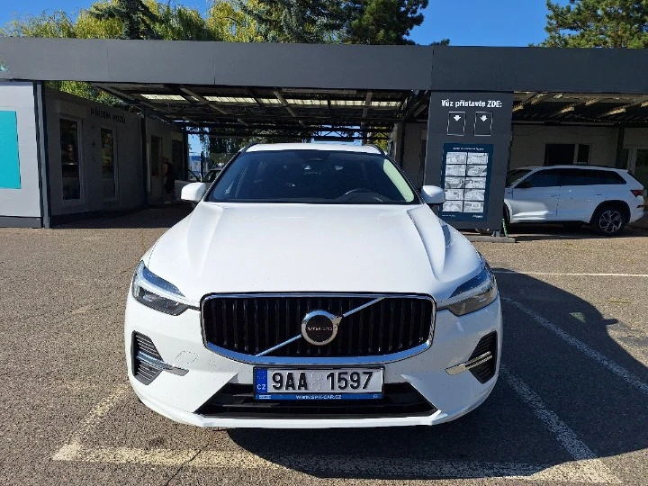 Volvo XC60  B4 / AWD / Momentum Pro / Auto - изображение 2