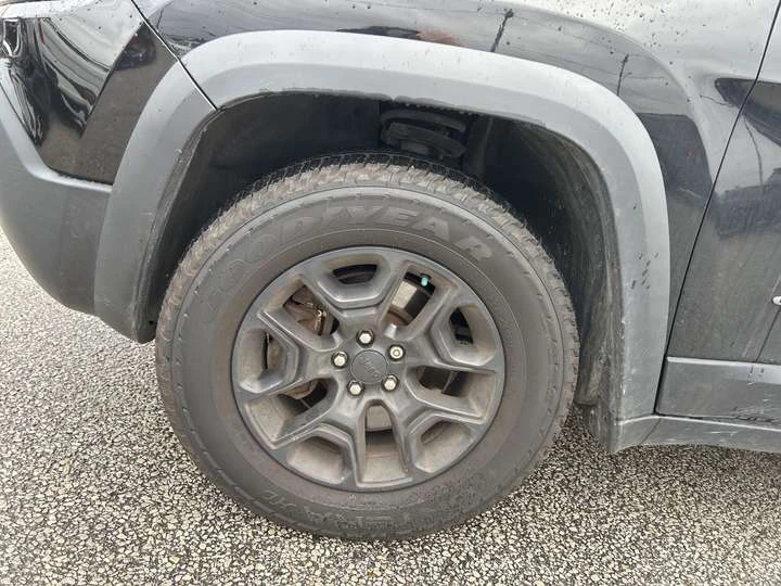 Jeep Cherokee Trailhawk - изображение 7