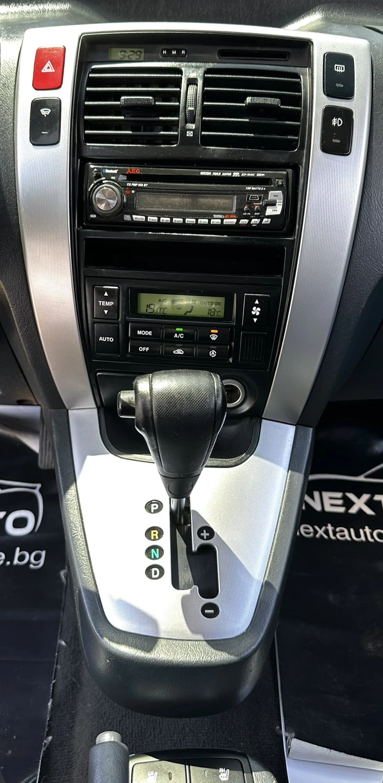 Hyundai Tucson 2.0CRDI 136HP 4WD AUTOMAT КОЖА ТЕГЛИЧ, снимка 11 - Автомобили и джипове - 54852681