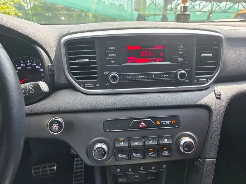 Kia Sportage  The Bold Diesel 2.0 2Wd Prestige, снимка 15 - Автомобили и джипове - 54955737
