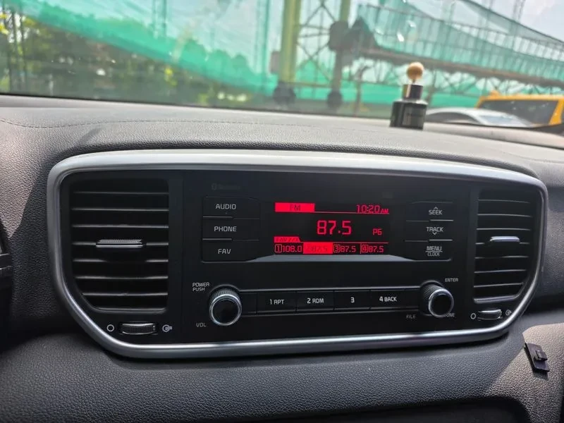 Kia Sportage  The Bold Diesel 2.0 2Wd Prestige, снимка 14 - Автомобили и джипове - 54955737