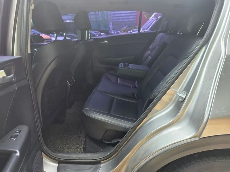 Kia Sportage  The Bold Diesel 2.0 2Wd Prestige, снимка 8 - Автомобили и джипове - 54955737