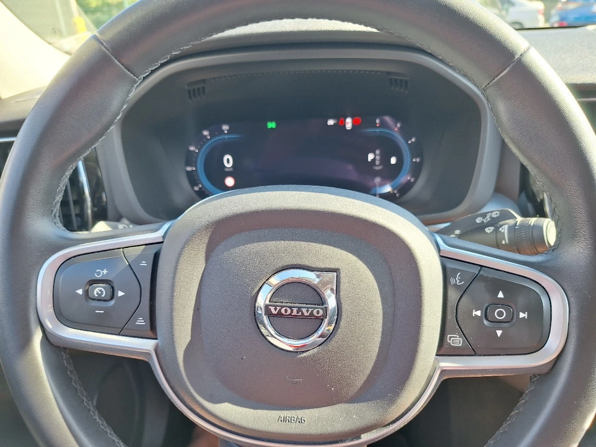 Volvo XC60  B4 / AWD / Momentum Pro / Auto - изображение 7