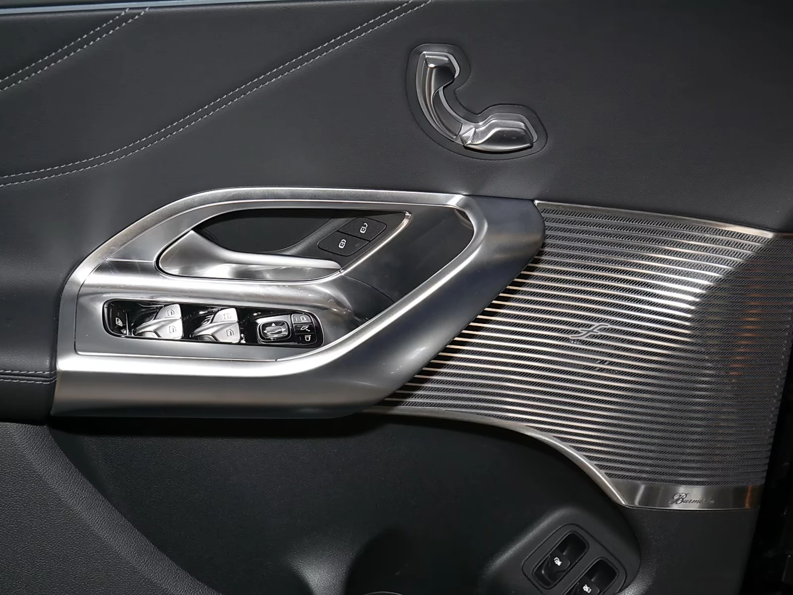 Mercedes-Benz GLC 400 EQ 4-MATIC AMG BURMESTER NIGHT-PAKET HYPERSCREEN, снимка 10 - Автомобили и джипове - 54128288