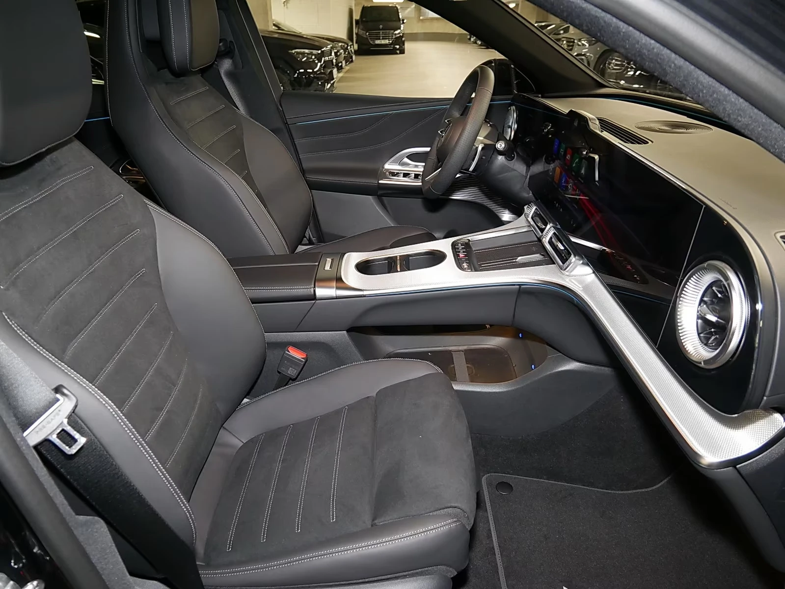 Mercedes-Benz GLC 400 EQ 4-MATIC AMG BURMESTER NIGHT-PAKET HYPERSCREEN, снимка 6 - Автомобили и джипове - 54128288